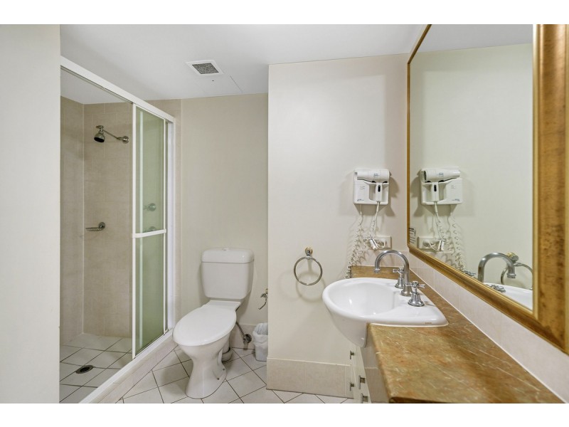 1076/2633 Gold Coast Highway, Broadbeach QLD 4218