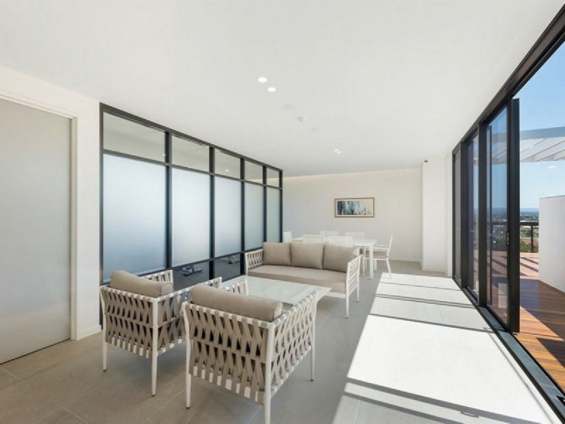 401/95 Old Burleigh Road, Broadbeach QLD 4218