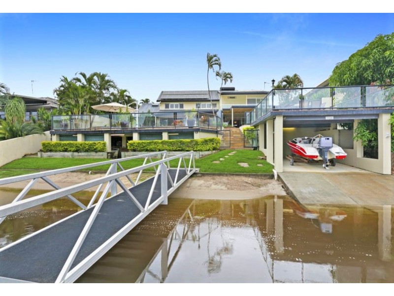 13 Nootka Court, Broadbeach Waters QLD 4218