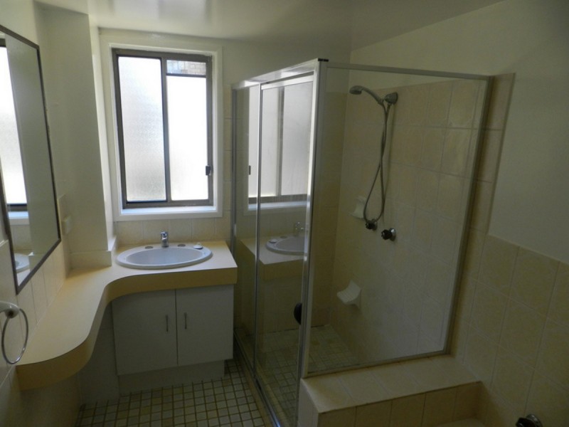 1/25 Armrick Avenue, Broadbeach QLD 4218