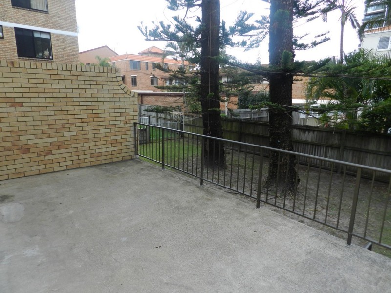 1/25 Armrick Avenue, Broadbeach QLD 4218