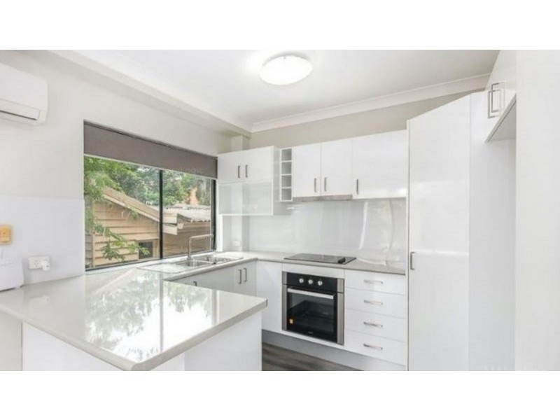 1/143 Frank Street, Labrador QLD 4215