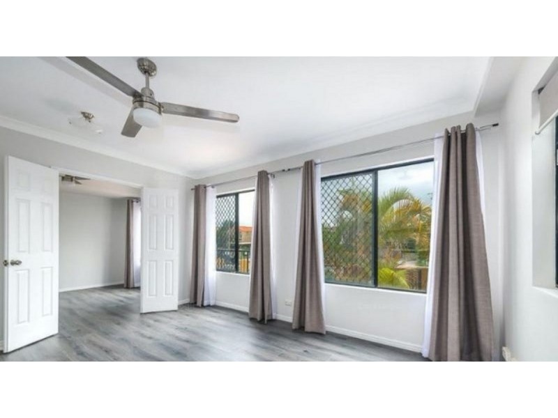 1/143 Frank Street, Labrador QLD 4215