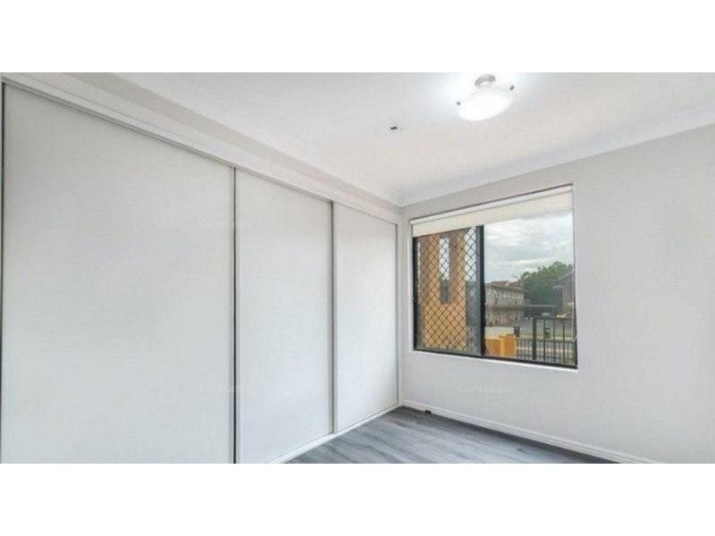 1/143 Frank Street, Labrador QLD 4215