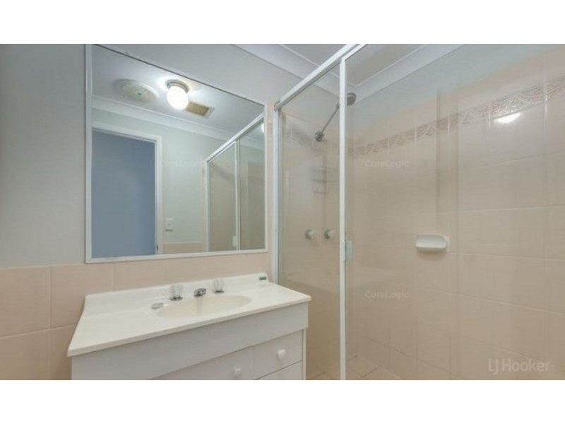 1/143 Frank Street, Labrador QLD 4215