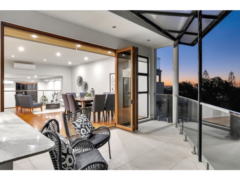 2/2087 Gold Coast Highway, Miami QLD 4220