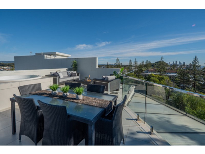 2/2087 Gold Coast Highway, Miami QLD 4220