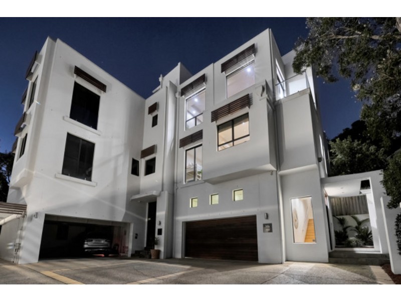 2/2087 Gold Coast Highway, Miami QLD 4220