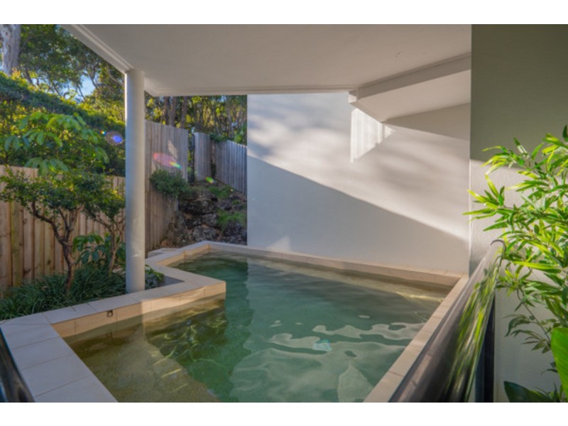 2/2087 Gold Coast Highway, Miami QLD 4220