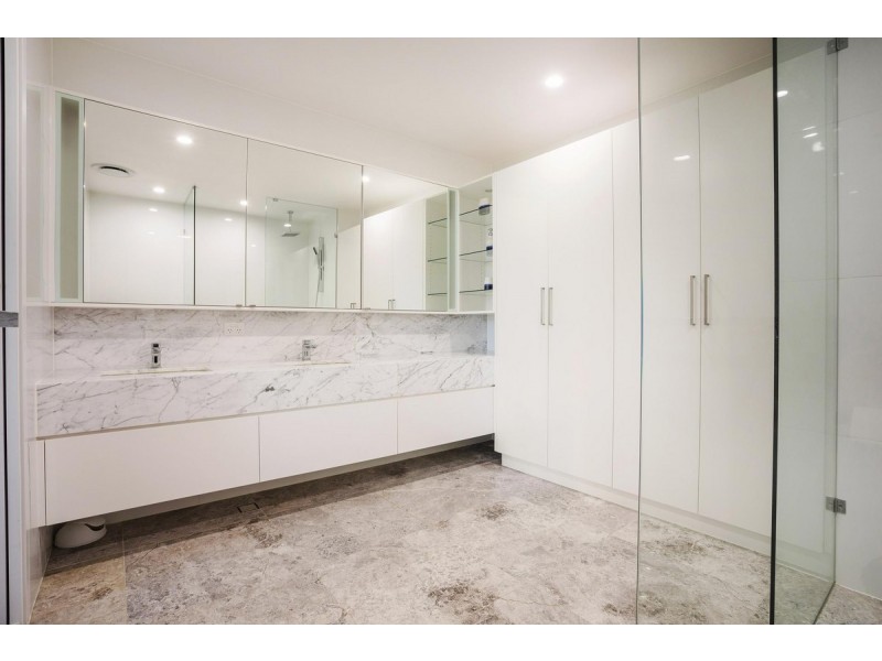 401/95 Old Burleigh Road, Broadbeach QLD 4218