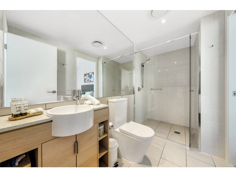 1803/2663 Gold Coast Highway, Broadbeach QLD 4218