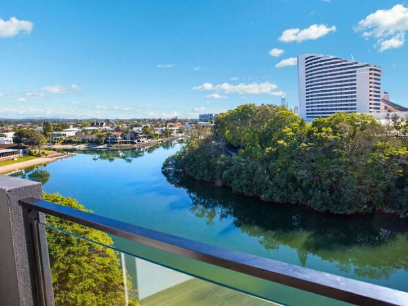 602/9 Hooker Boulevard, Broadbeach Waters QLD 4218