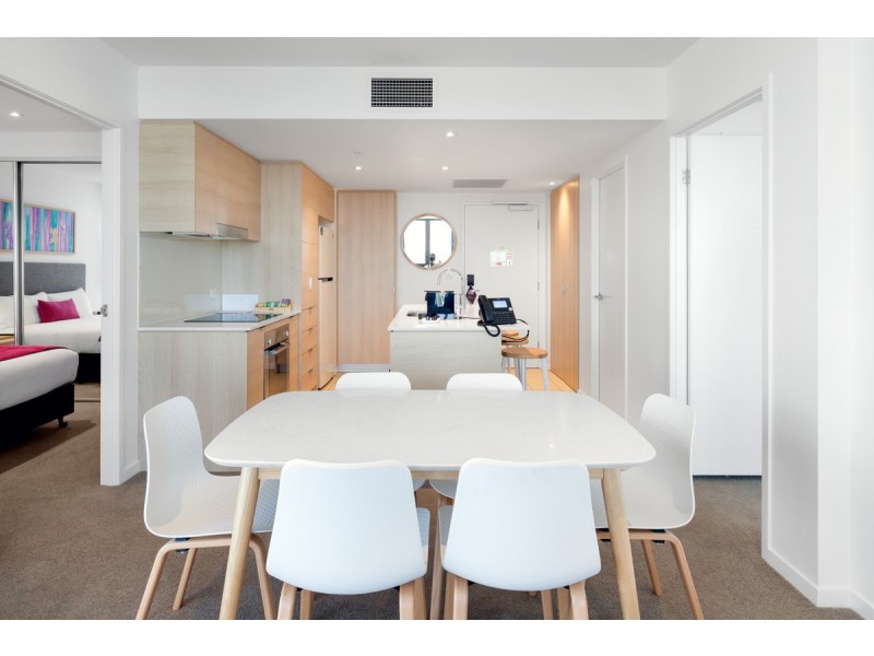 1806/2663 Gold Coast Highway, Broadbeach QLD 4218