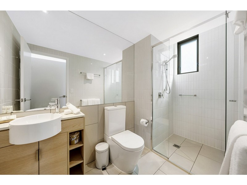 1806/2663 Gold Coast Highway, Broadbeach QLD 4218