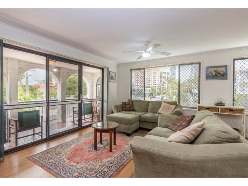 3/142 Surf Parade, Broadbeach QLD 4218
