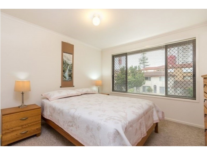 3/142 Surf Parade, Broadbeach QLD 4218