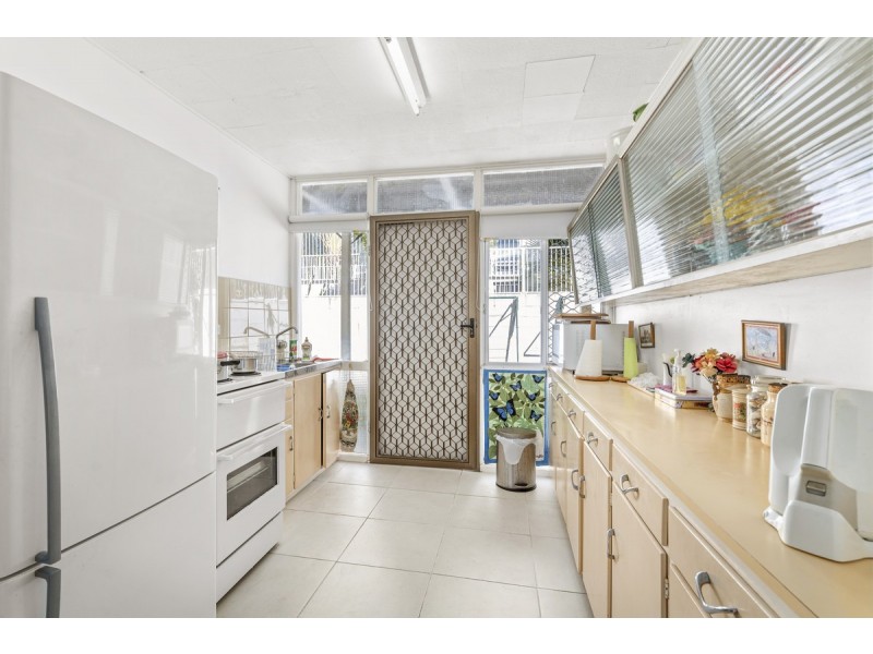 1/11 Anne Avenue, Broadbeach QLD 4218