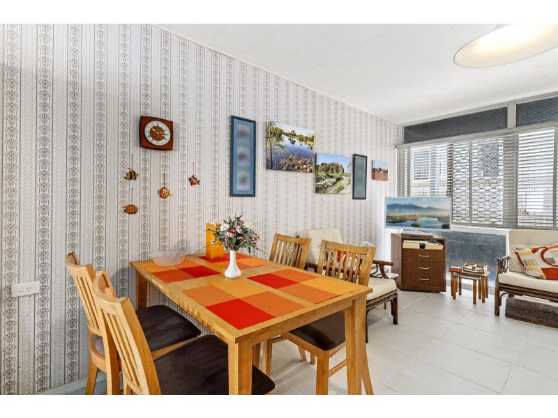 1/11 Anne Avenue, Broadbeach QLD 4218