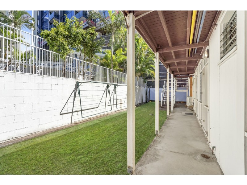 1/11 Anne Avenue, Broadbeach QLD 4218