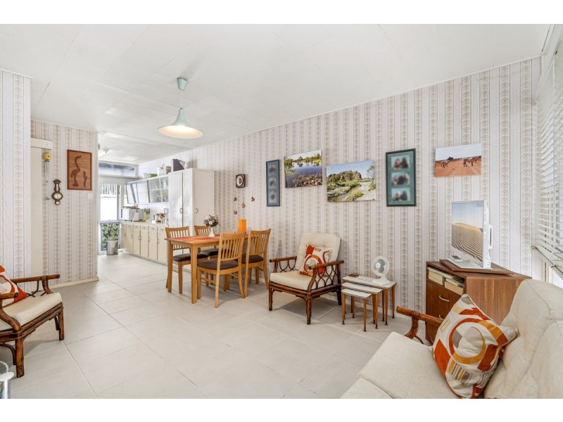 1/11 Anne Avenue, Broadbeach QLD 4218