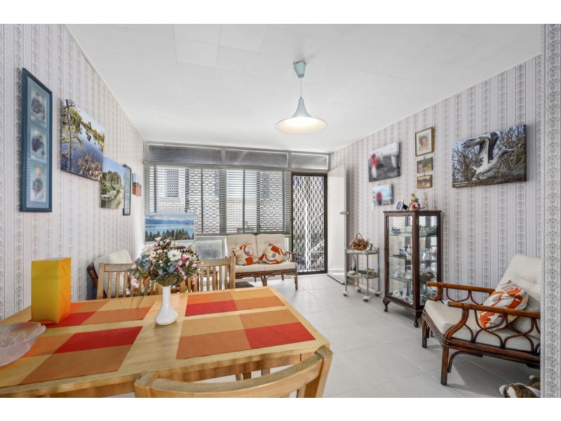 1/11 Anne Avenue, Broadbeach QLD 4218