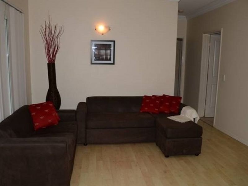 2/4 St Kilda Avenue, Broadbeach QLD 4218