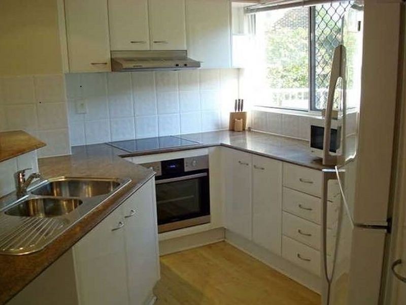 2/4 St Kilda Avenue, Broadbeach QLD 4218