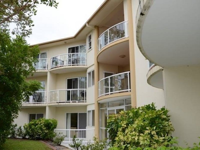 2/4 St Kilda Avenue, Broadbeach QLD 4218