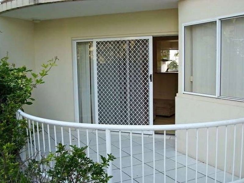 2/4 St Kilda Avenue, Broadbeach QLD 4218