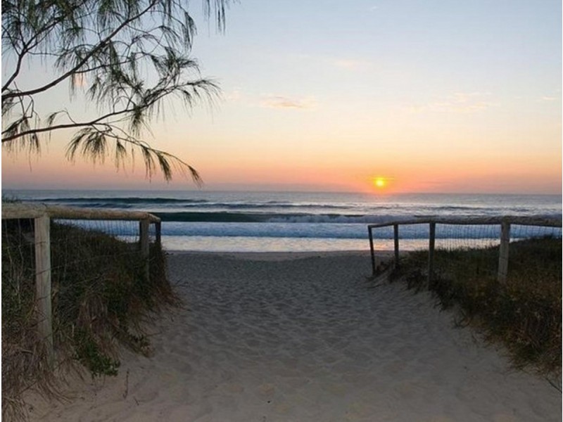 21/15 Pacific Street, Main Beach QLD 4217