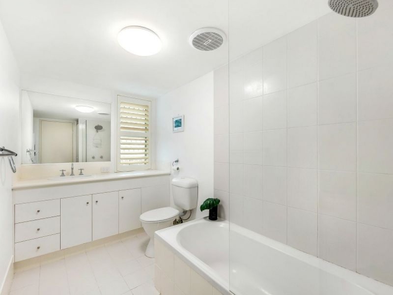 9/32 Second Avenue, Broadbeach QLD 4218