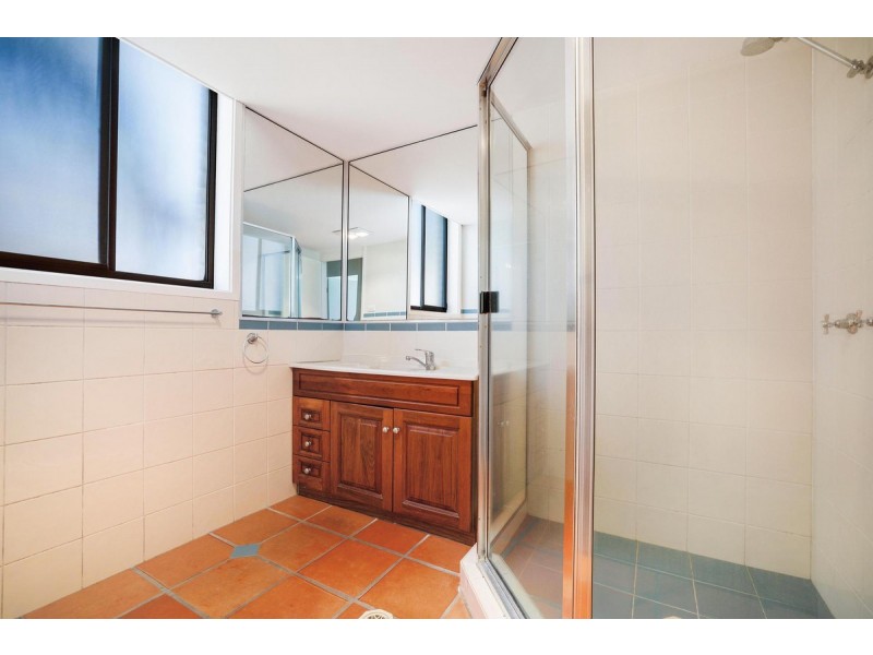 4/12 Second Avenue, Broadbeach QLD 4218