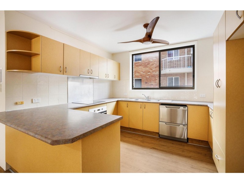 4/12 Second Avenue, Broadbeach QLD 4218