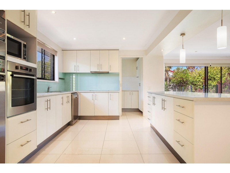 14 Sigatoka Place, Clear Island Waters QLD 4226