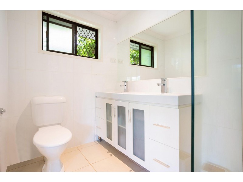 14 Sigatoka Place, Clear Island Waters QLD 4226