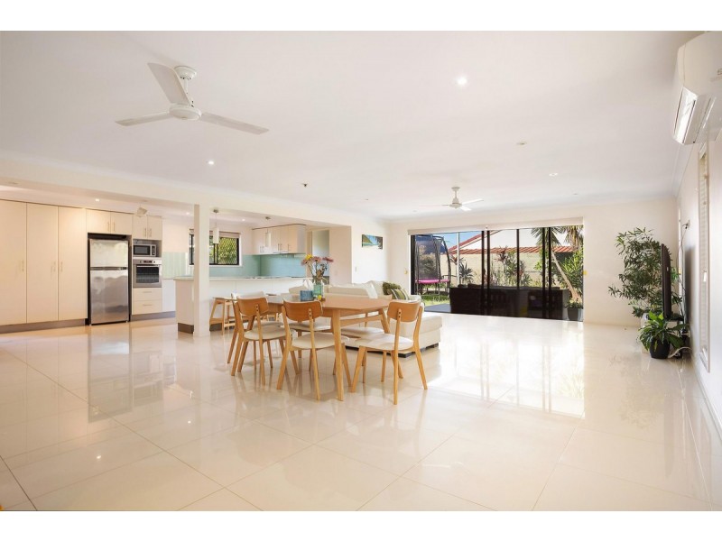 14 Sigatoka Place, Clear Island Waters QLD 4226