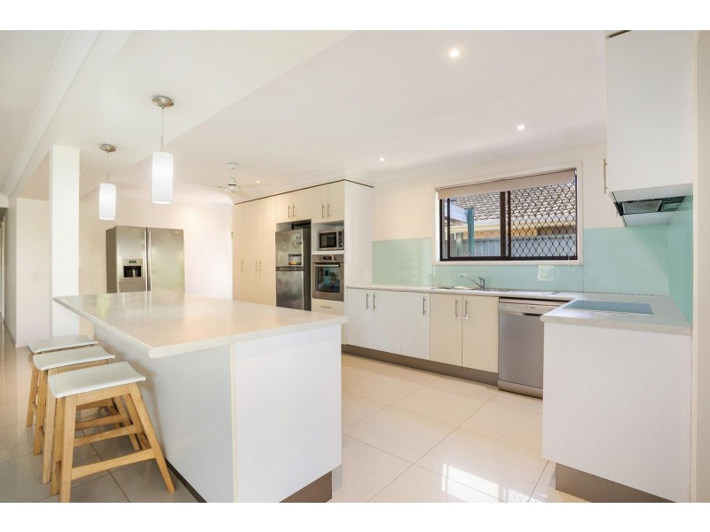 14 Sigatoka Place, Clear Island Waters QLD 4226