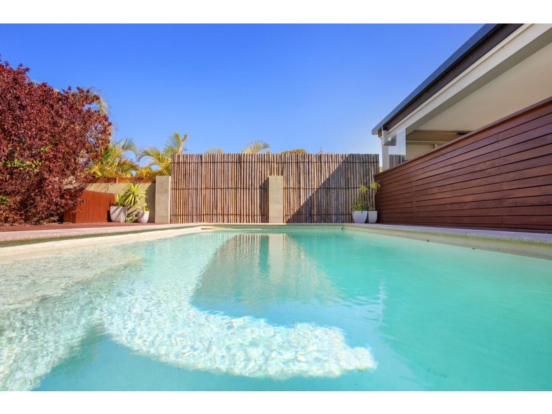 14 Sigatoka Place, Clear Island Waters QLD 4226