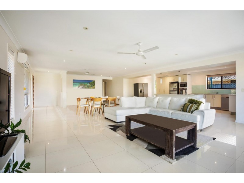 14 Sigatoka Place, Clear Island Waters QLD 4226