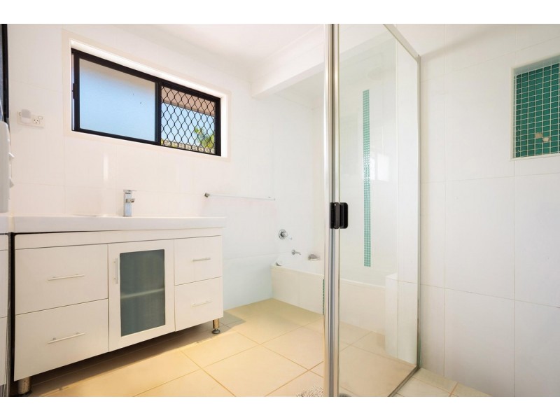 14 Sigatoka Place, Clear Island Waters QLD 4226