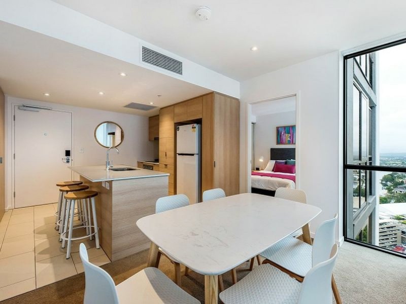 2302/2663 Gold Coast Highway, Broadbeach QLD 4218
