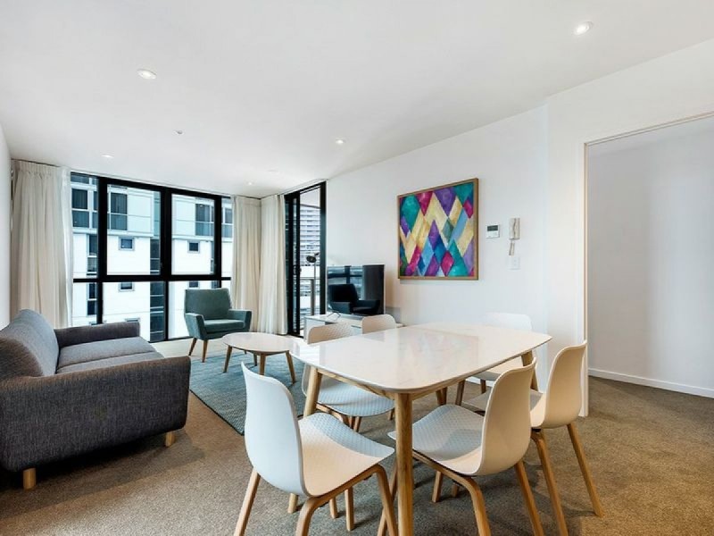 2302/2663 Gold Coast Highway, Broadbeach QLD 4218