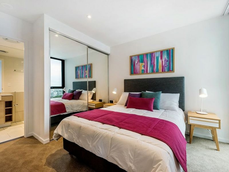 2302/2663 Gold Coast Highway, Broadbeach QLD 4218