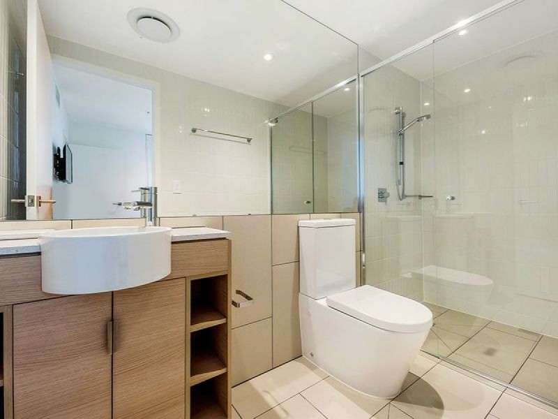 2302/2663 Gold Coast Highway, Broadbeach QLD 4218