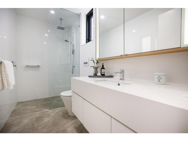 95 Old Burleigh Road, Broadbeach QLD 4218
