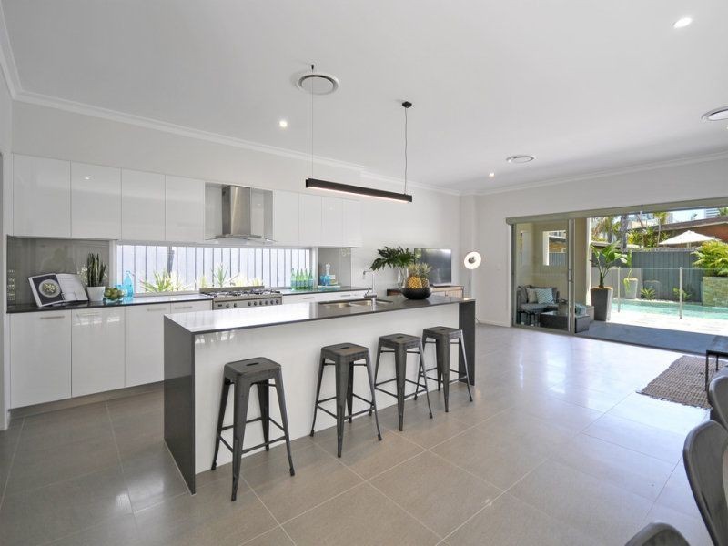 29 Cronulla Avenue, Mermaid Beach QLD 4218