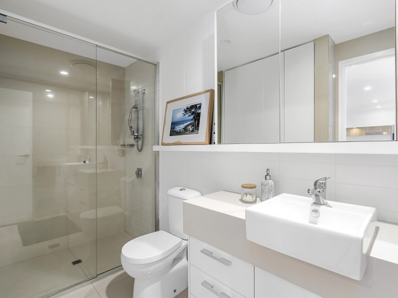608/9 Hooker Boulevard, Broadbeach Waters QLD 4218