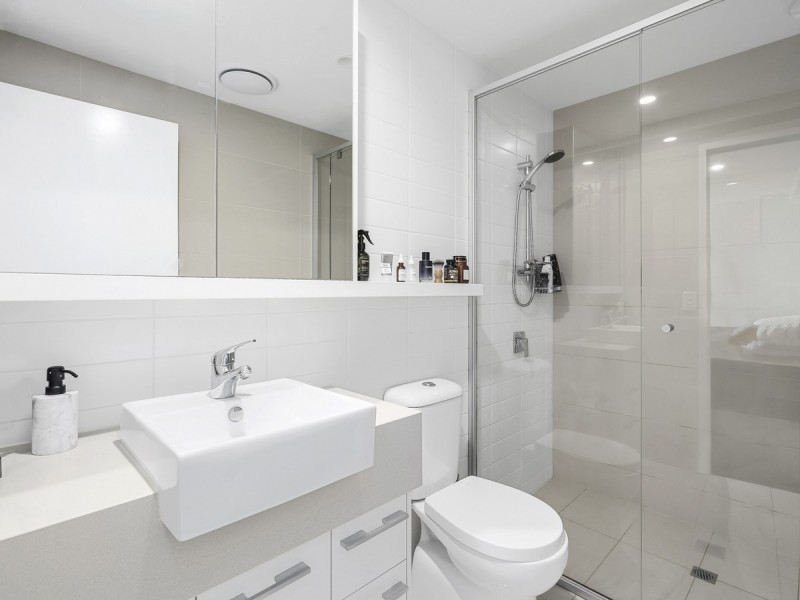 608/9 Hooker Boulevard, Broadbeach Waters QLD 4218