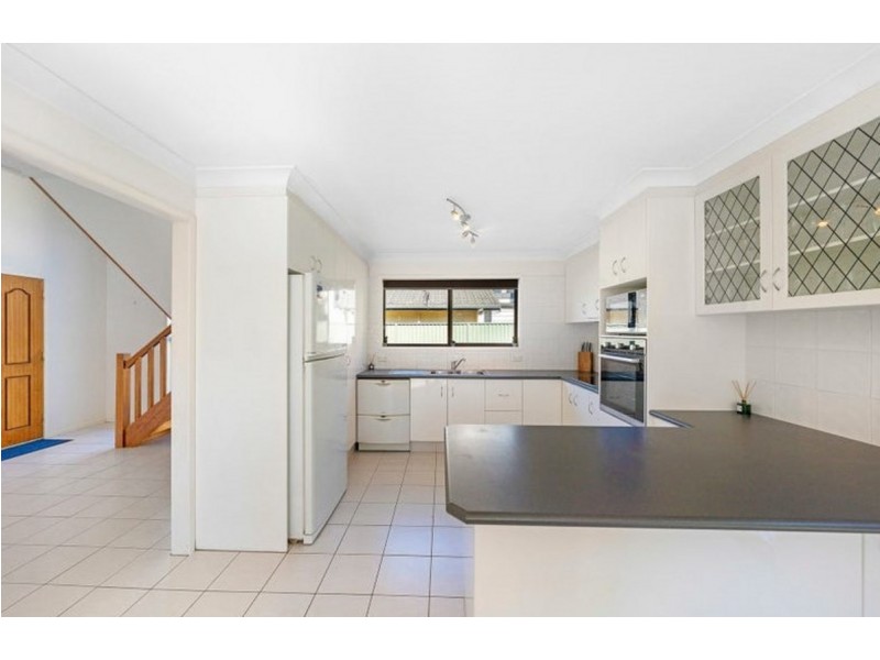 126 Ashmore Road, Benowa QLD 4217