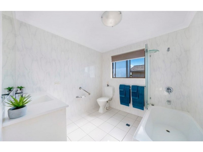 126 Ashmore Road, Benowa QLD 4217